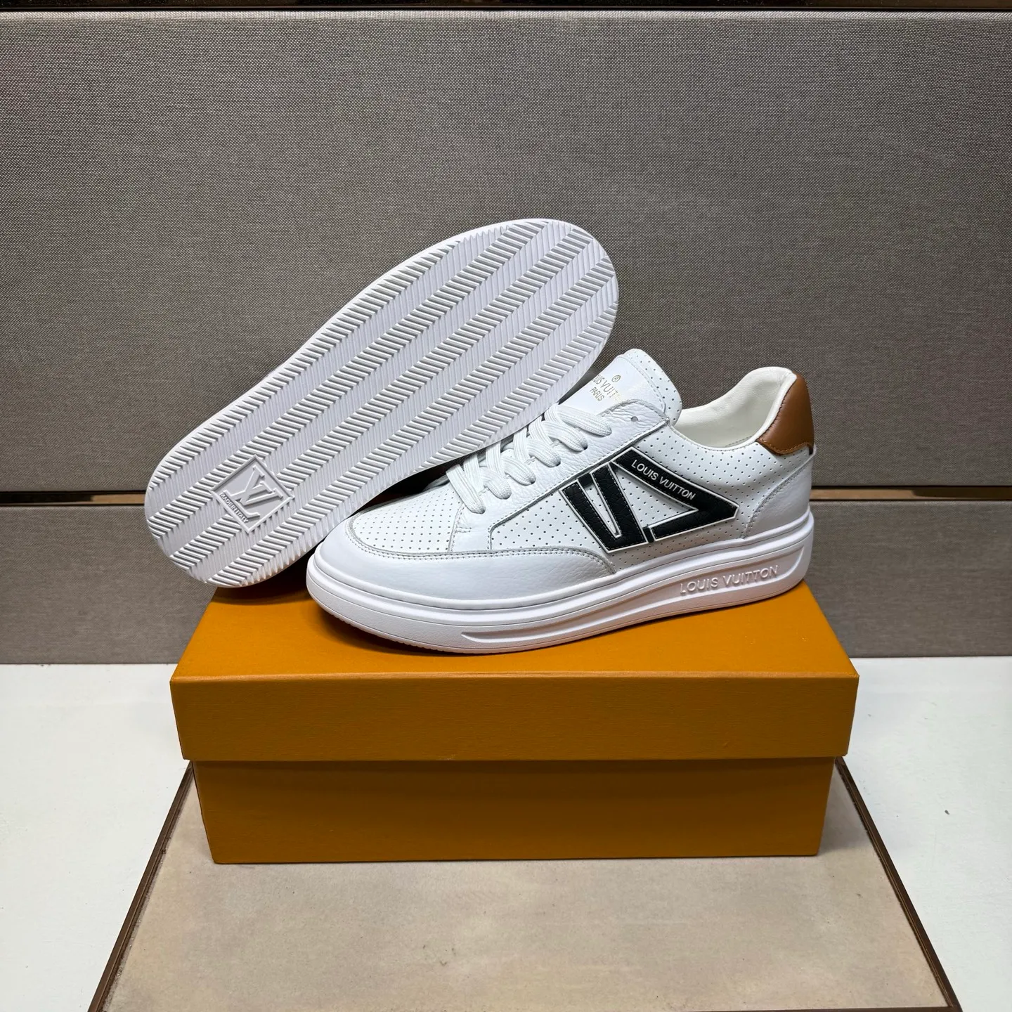⬛️Men's shoes 💰p420 [LV～] Men's casual shoes 2025z cabinet sales simultaneously 🔶Size: 38-44 #️⃣ 🔷6 colors🔜The upper is made of multi-material splicing ➕Genuine leather lining, comfortable and breathable, sole: original comfortable and wear-resistant outsole, ⚠️Real thing📱Photographed🎬The real thing is better📢📢📢